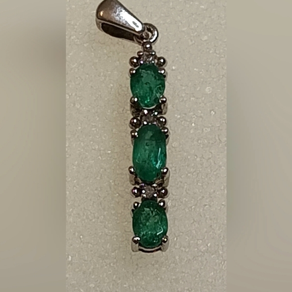AAA Kagem Emerald Pendant - Picture 3 of 4